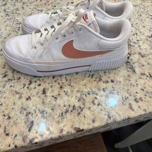 Nike Women's court Lagacy platform